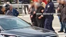 Επεισόδιο με ιερέα στη Λαμία: Πάρκαρε σε διάβαση πεζών και έπιασε από τον λαιμό αστυνομικό που του πήρε τις πινακίδες