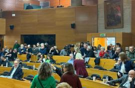 Θεσσαλονίκη: Ολιγόλεπτη διακοπή στη συζήτηση για ΔΕΘ λόγω αδιαθεσίας δημοτικού συμβούλου