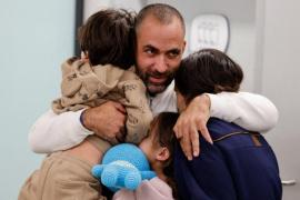 Πυρετός διαβουλεύσεων για την τέταρτη απελευθέρωση ομήρων – Η Χαμάς χωρίζει μητέρες και παιδιά, καταγγέλλει το Ισραήλ