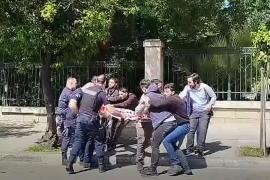 ΦΩΤΟ-Ένταση έξω από το Μέγαρο Μαξίμου μεταξύ φοιτητών και αστυνομίας
