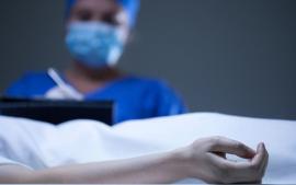 Έρευνα του Εσωτερικών Υποθέσεων για δωροδοκίες στη Θεσσαλονίκη - Εμπλέκονται νεκροτόμοι και ιατροδικαστές, δυο συλλήψεις