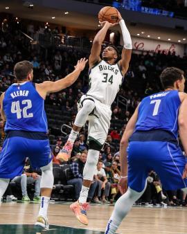 Γιάννης Αντετοκούνμπο: H FIBA αποθεώνει τον Greek Freak με ένα βίντεο 9 λεπτών