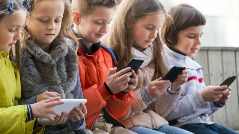 Απαγόρευση social media σε παιδιά κάτω των 15 ετών: 28 ερωτοαπαντήσεις για το ελληνικό νομοσχέδιο