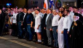 Φειδίας Παναγιώτου: Αντιδράσεις για την εμφάνισή του με σορτς σε εκδήλωση μνήμης για Ισαάκ και Σολωμού