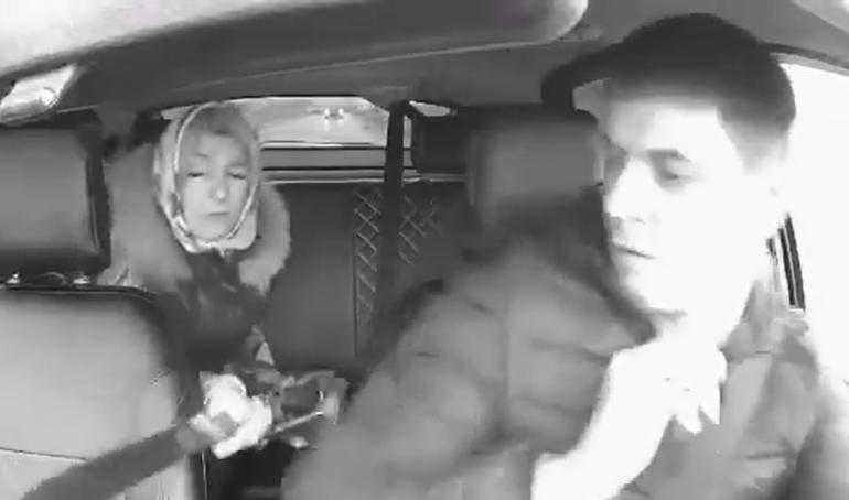 ΒΙΝΤΕΟ-Ρωσία: Γυναίκα έβγαλε ματσέτα σε ταξιτζή γιατί δεν της άρεσε το τραγούδι που διάλεξε