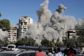 Μέση Ανατολή: Νέοι βομβαρδισμοί του Ισραήλ στον Λίβανο, εκρήξεις στην Τεχεράνη – Αναφορές πως είναι νεκρή και η σύζυγος του Χαμενεΐ