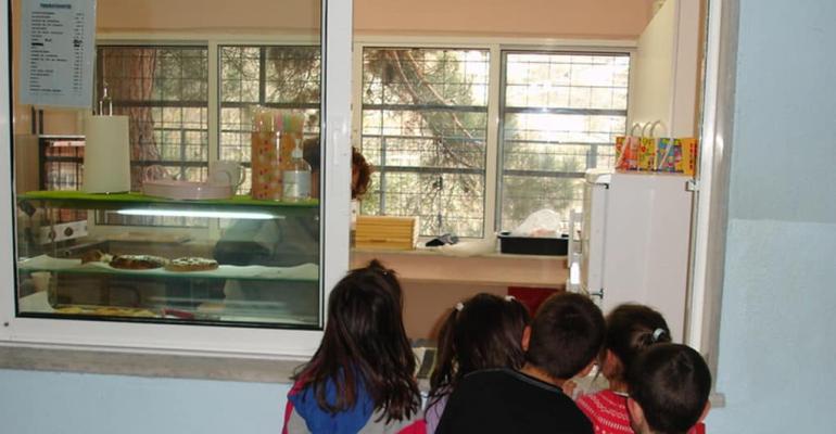 Έρχονται μεγάλες αλλαγές τα σχολικά κυλικεία: Τέλος στα αλλαντικά και αναψυκτικά από τον Σεπτέμβριο