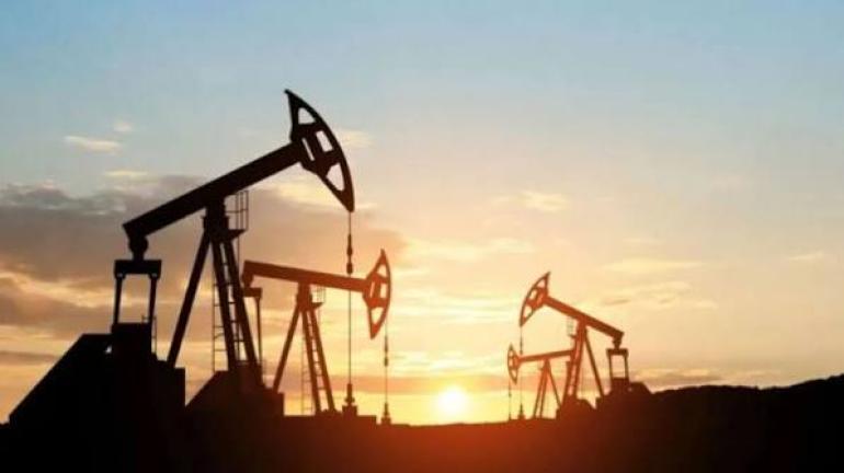 Κάτω από τα 100 δολάρια το Brent, σε πτώση και το φυσικό αέριο με φόντο τα σημάδια προόδου στις συνομιλίες μεταξύ ΗΠΑ και Ιράν