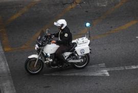 Θεσσαλονίκη: Δικυκλιστές τον τσάκωσαν να πουλά 50 πακέτα λαθραία τσιγάρα
