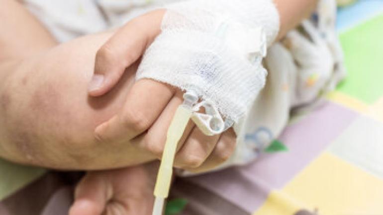 «Χάσαμε ένα υγιέστατο παιδί μέσα από τα χέρια μας» λέει ο πατέρας της 5χρονης που πέθανε από κεραυνοβόλο σηψαιμία στη Θεσσαλονίκη