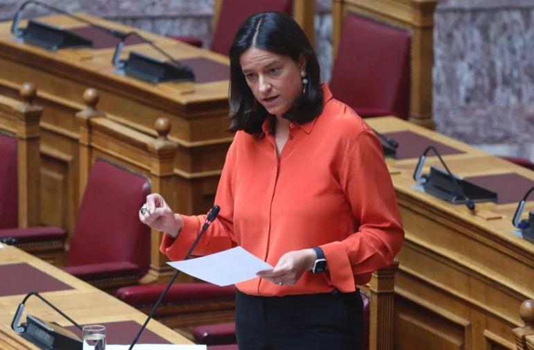 Κεραμέως για 13ωρο: Δεν καταργούνται 8ωρο και πενθήμερο - Η ρύθμιση εφαρμόζεται μόνο έως 37 ημέρες τον χρόνο