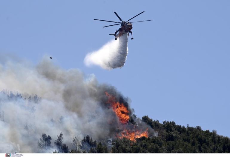 Υπό έλεγχο η φωτιά στο Άγιο Όρος – Επιχείρησαν 6 εναέρια μέσα