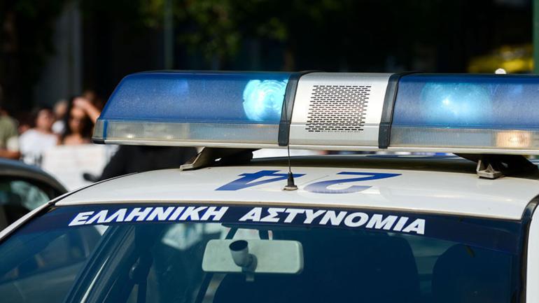 Νέος Κόσμος: Άνδρας ταμπουρώθηκε σπίτι του με όπλο – Κρατούσε όμηρο τη μητέρα του για ώρες