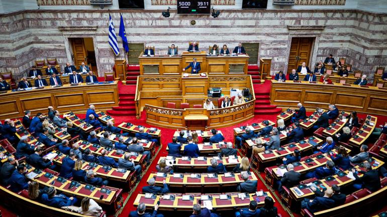 Σε θέση μάχης η κυβερνητική πλειοψηφία ενόψει της πρότασης δυσπιστίας – Άμεσα ξεκινά η διαδικασία