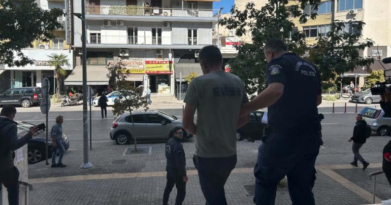 Θεσσαλονίκη: Ελεύθερος ο 45χρονος που έπεσε με το αυτοκίνητο πάνω σε θαμώνες ταβέρνας - Αναβλήθηκε ξανά η δίκη