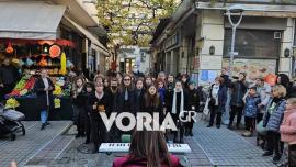 Θεσσαλονίκη: Υπαίθριο γλέντι στην Πλατεία Άθωνος έστησαν καλλιτεχνικές ομάδες (φωτο+vid)