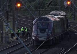 Βρετανία: Επιβάτες περιγράφουν το χάος που επικράτησε μετά την σύγκρουση των τρένων
