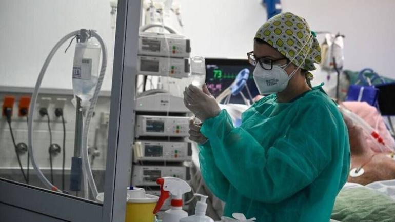 Έξαρση των κρουσμάτων κορωνοϊού – 229 νέες εισαγωγές στα νοσοκομεία