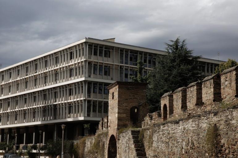 Θεσσαλονίκη: Αθωώθηκαν ένορκος και μάρτυρας για φωτογράφηση και βιντεοσκόπηση μέσα στα δικαστήρια