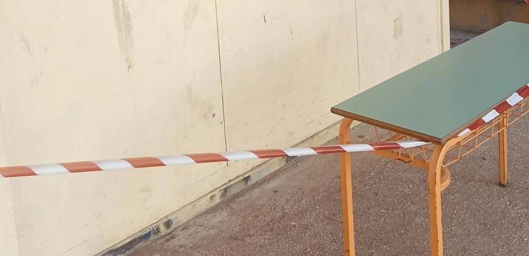 Θεσσαλονίκη: Πεσμένοι σοβάδες, μούχλα και βανδαλισμοί στο 1ο δημοτικό σχολείο Διαβατών