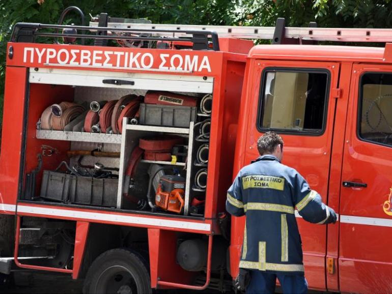 ΠΡΙΝ ΛΙΓΟ: Φωτιά σε νυχτερινό μαγαζί στο κέντρο της Θεσσαλονίκης
