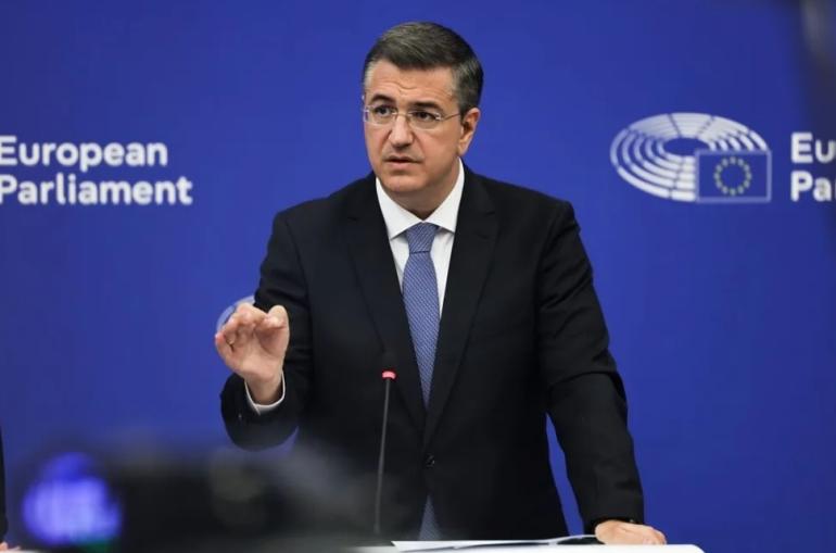Τζιτζικώστας: Πρώτη συμφωνία-ορόσημο για τα δικαιώματα επιβατών αεροπορικών στην ΕΕ εδώ και δύο δεκαετίες