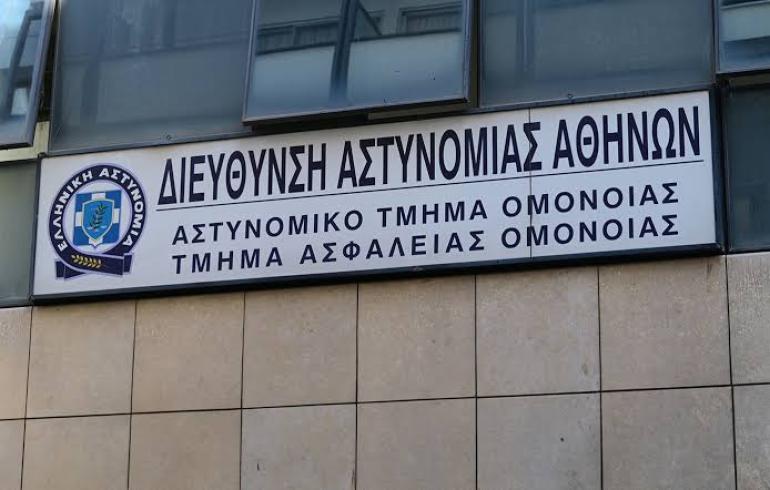 Ένοχοι δύο αστυνομικοί για τον βιασμό 19χρονης στο ΑΤ Ομονοίας