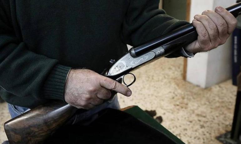 Θεσσαλονίκη: Τον ενόχλησε παρέα παιδιών και άρχισε να πυροβολεί με καραμπίνα - Στο νοσοκομείο ένας 15χρονος