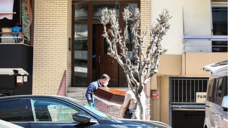 Συνελήφθη ο 54χρονος για τις δολοφονίες της μητέρας και της αδελφής του – «Πέθαναν από φυσικά αίτια», ισχυρίστηκε