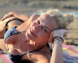 Ζέτα Μακρυπούλια: Topless στην Κύθνο η παρουσιάστρια - Δείτε τη φωτογραφία