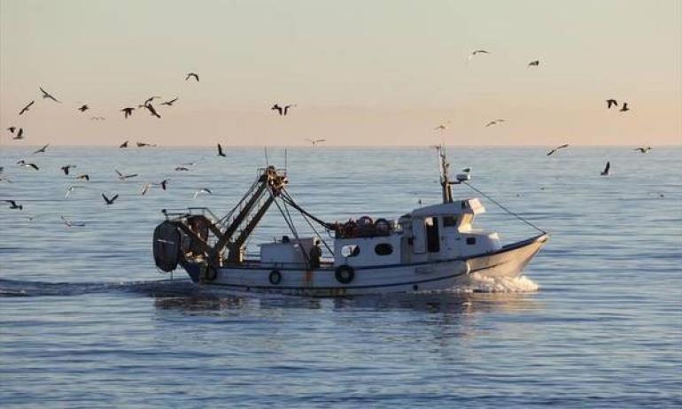 Αλιευτικό σκάφος ημιβυθίστηκε στην Καβάλα