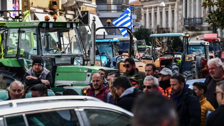 Συνεδριάζουν οι αγρότες για το μέλλον των κινητοποιήσεων τους μετά τις κυβερνητικές προτάσεις