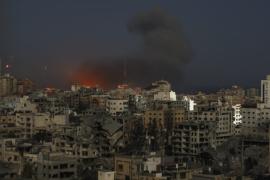 Σφυροκοπούν τη Γάζα οι ισραηλινές δυνάμεις – Ανησυχία για πλήγματα κοντά σε νοσοκομείο