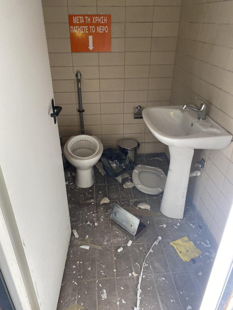 Θεσσαλονίκη: Έσπασαν τις δημόσιες τουαλέτες στην παραλία