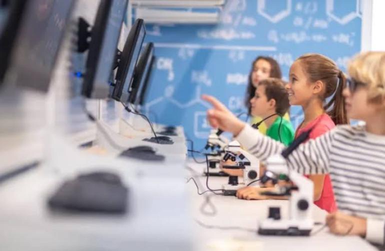 Απαγόρευση χρήσης της Τεχνητής Νοημοσύνης έως την Γ' Γυμνασίου στα δημόσια σχολεία της Νέας Υόρκης