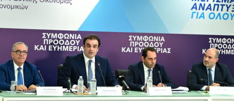 Η εξειδίκευση των μέτρων που ανακοίνωσε ο πρωθυπουργός στη ΔΕΘ – Στο επίκεντρο ελεύθεροι επαγγελματίες, αγρότες, συνταξιούχοι και δημόσιοι υπάλληλοι