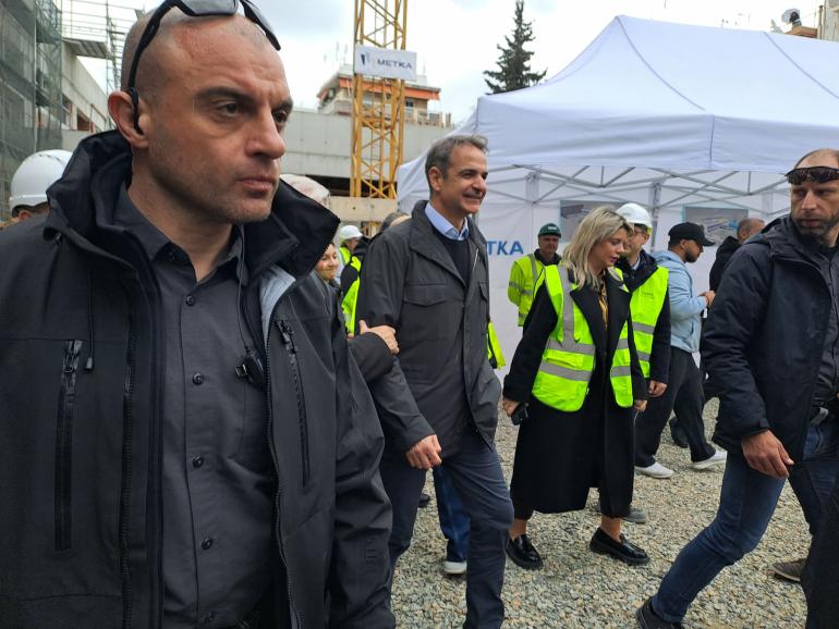 Θεσσαλονίκη: «Θα είσαι και πάλι πρωθυπουργός» - Στους Αμπελόκηπους ο Μητσοτάκης, έτοιμο τον Σεπτέμβριο το 5ο Δημ. Σχολείο (ΒΙΝΤΕΟ)