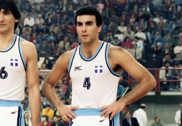 Μπάσκετ: Όταν ο Γκάλης φόρεσε για πρώτη φορά τη γαλανόλευκη φανέλα