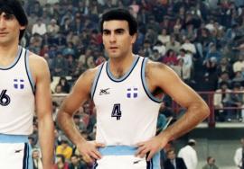 Μπάσκετ: Όταν ο Γκάλης φόρεσε για πρώτη φορά τη γαλανόλευκη φανέλα