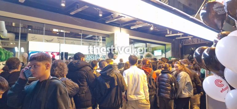 Θεσσαλονίκη: Χαμός για ένα δωρεάν μπέργκερ σε νέο κατάστημα που άνοιξε στην Τούμπα – Δείτε βίντεο