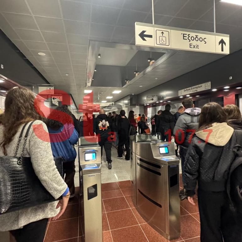 Ουρές και ταλαιπωρία στα εκδοτήρια του μετρό Θεσσαλονίκης