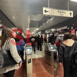 Ουρές και ταλαιπωρία στα εκδοτήρια του μετρό Θεσσαλονίκης