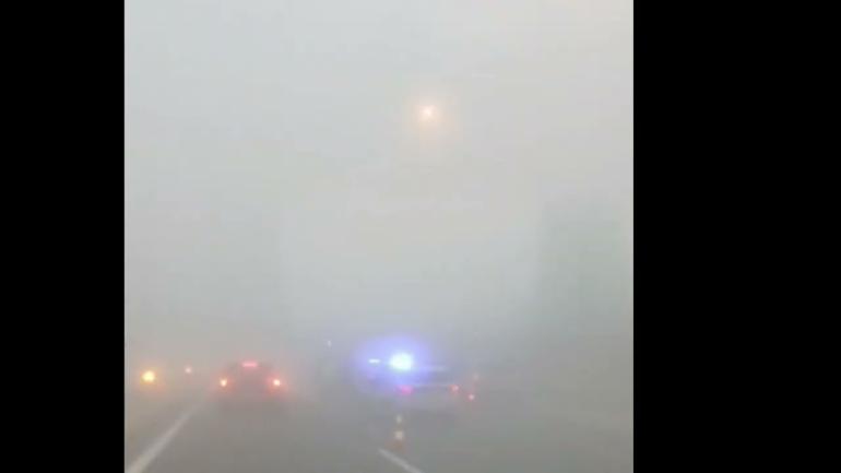 Όχημα έπεσε πάνω σε φορτηγό στα διόδια Πολυμύλου – Από μία λωρίδα η κυκλοφορία (VIDEO)