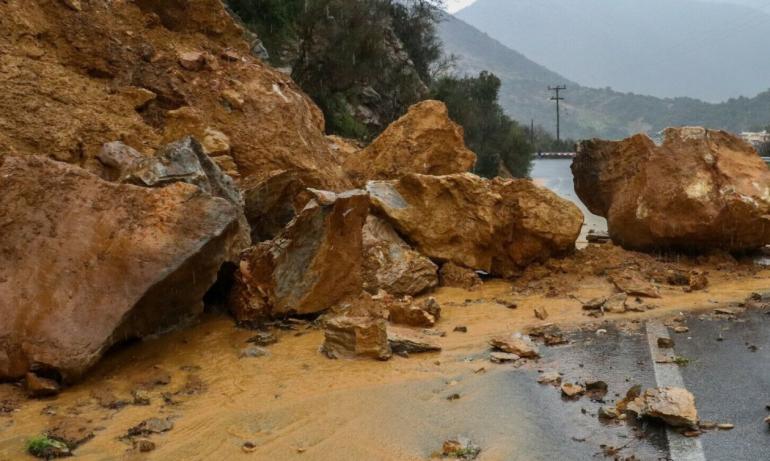 Κακοκαιρία στην Ήπειρο: Κατολίσθηση στην περιοχή Μηλιωτάδες Ζαγορίου λόγω της ισχυρής βροχόπτωσης