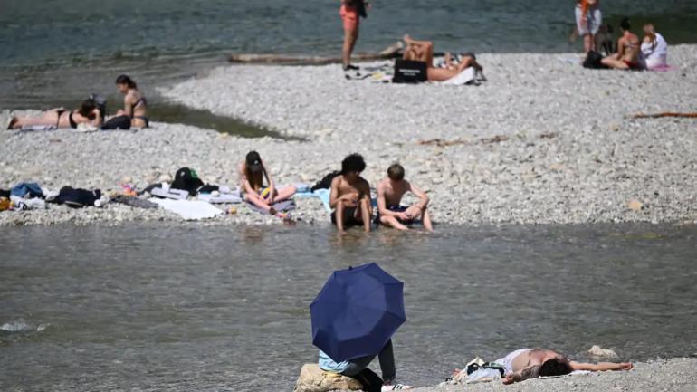 «Τρελάθηκε» ο καιρός στη Γερμανία: Θερμοκρασία στους 38°C αλλά και καταρρακτώδεις βροχές