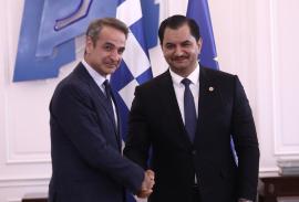 Συνάντηση Μητσοτάκη με τον Σαντάμ Χαφτάρ στο Μαξίμου: Στο τραπέζι μεταναστευτικό και θαλάσσιες ζώνες