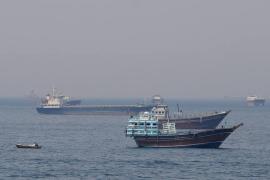 Ορμούζ: Οι Φρουροί της Επανάστασης έπληξαν δύο τάνκερ που διέσχιζαν το στενό υπό αμερικανική συνοδεία
