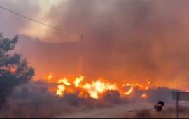 Financial Times: «Οι megafires αποκαλύπτουν το κόστος του υπερτουρισμού στην Ελλάδα»