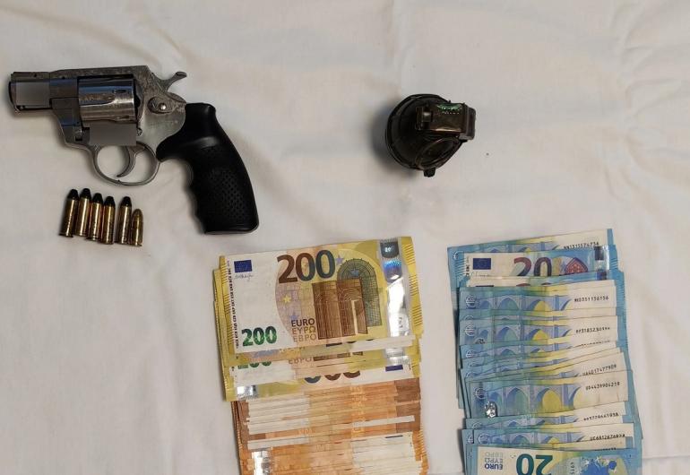 Δύο συλλήψεις για τη σχεδιαζόμενη επίθεση με χειροβομβίδα στο σπίτι του Ισίδωρου Ντογιάκου – Οι ρόλοι και οι οδηγίες