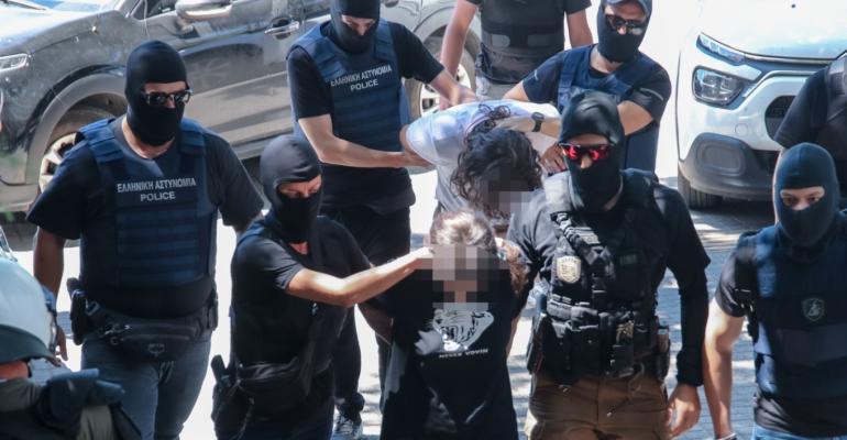 Το κινητό που πέταξε από το παράθυρο ο 29χρονος στο μικροσκόπιο της Αντιτρομοκρατικής για τη δολοφονική επίθεση στο σπίτι της Νέστορα